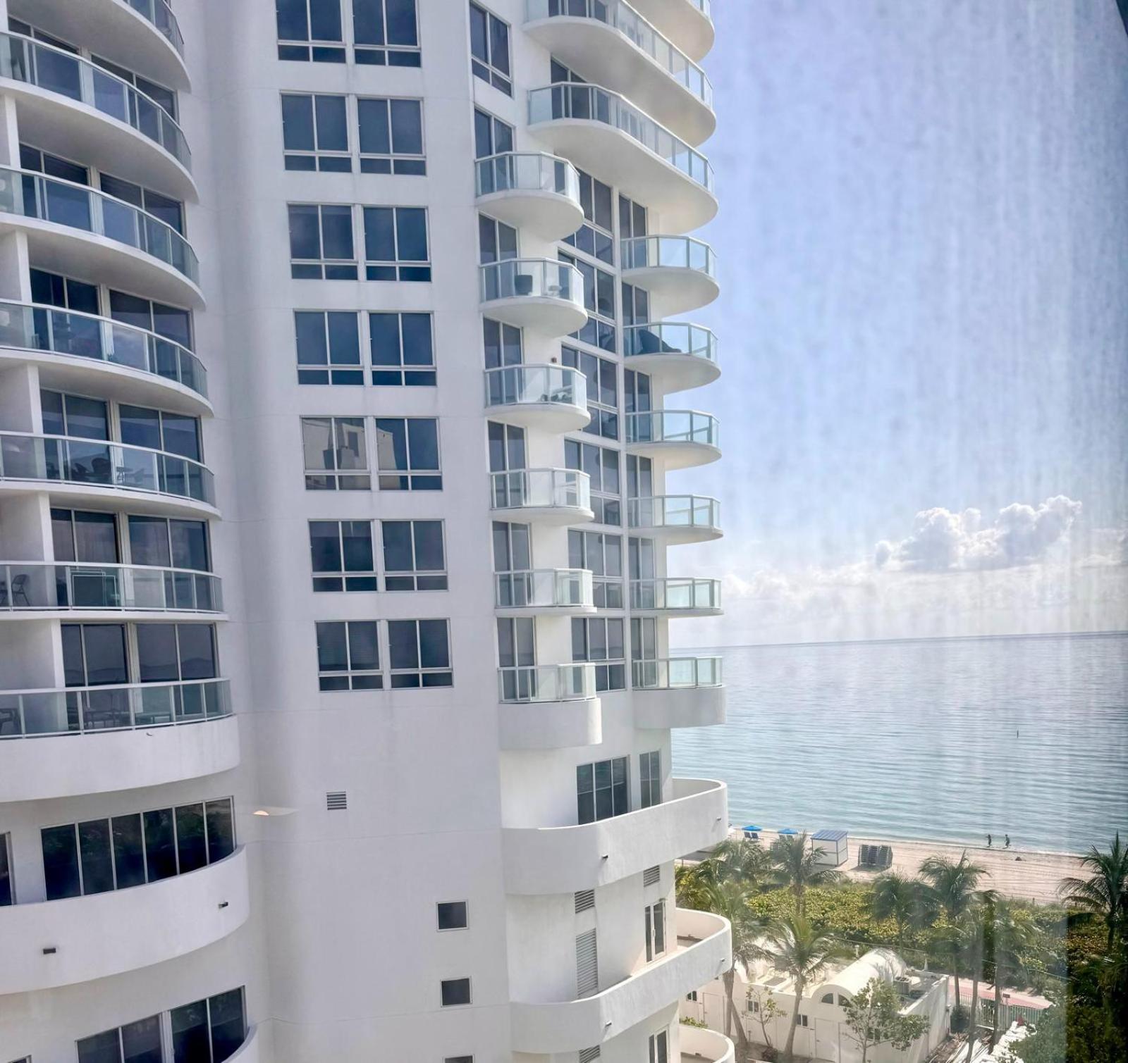 Miami Beachfront Studio Apartment Exterior photo